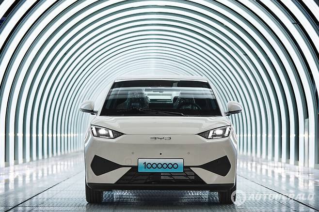 BYD 소형 전기차 돌핀 서프가 출시 27개월 만에 밀리언셀러로 등극했다. (BYD)