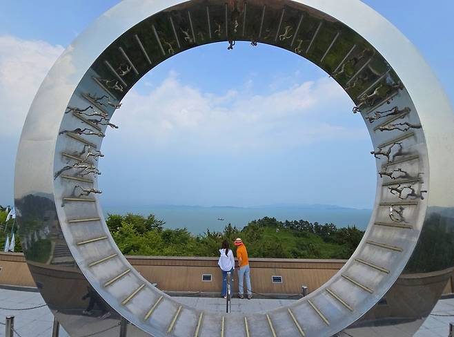 장흥126타워 앞 ‘장흥 프레임’