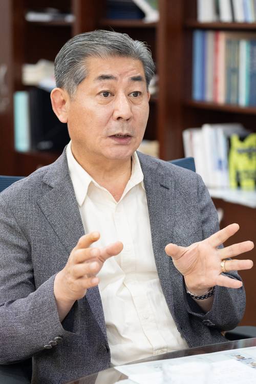 정해권 인천시의회 의장은 취임 1주년 인터뷰에서 “남은 1년 ‘시민이 행복한 인천’을 만드는 일에 힘쓰겠다”고 약속했다. /인천시의회 제공