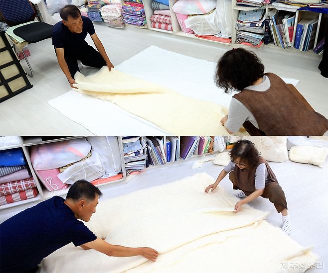 양지솜공장의 부부는 오늘도 함께 힘을 합쳐 솜이불을 만든다. ⓒ제주의소리