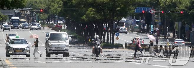 뜨거운 지열이 만든 아지랑이(사진은 기사 내용과 무관함) / 뉴스1 ⓒ News1