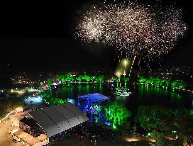 지난해 열린 ‘22회 서동연꽃축제’ 개막식 모습.(부여군 제공. 재판매 및 DB 금지)/뉴스1