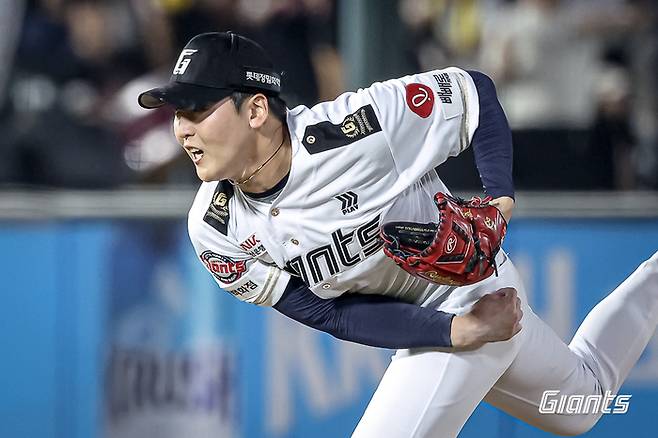 롯데 최준용이 2일 부산 사직구장에서 열린 2025 KBO리그 정규시즌 LG전서 역투하고 있다. 사진 | 롯데 자이언츠