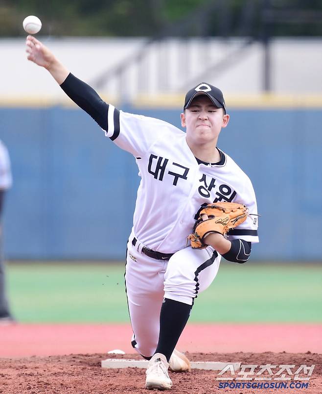 2일 서울 목동구장에서 열린 제80회 청룡기 고교야구선수권 대회 및 주말리그 왕중왕전 대구상원고-장충고 경기. 선발 투구하고 있는 대구상원고 서찬혁. 목동=송정헌 기자songs@sportschosun.com/2025.07.02/