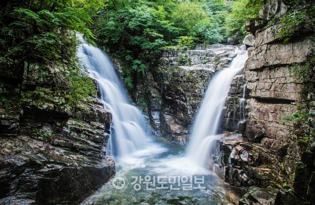 ▲ 무릉계곡 쌍폭포 모습.