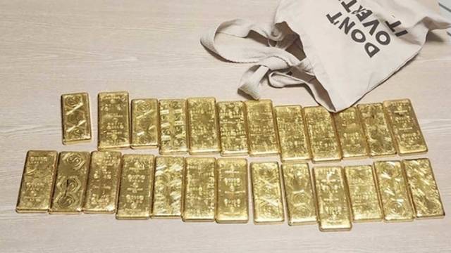 전 경남은행 투자금융부장 A씨가 횡령자금으로 환전한 골드바