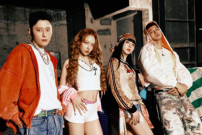 오늘(2일) 저녁 6시 미니 8집 '드리프트'를 발매하는 혼성그룹 카드. DSP미디어, RBW 제공