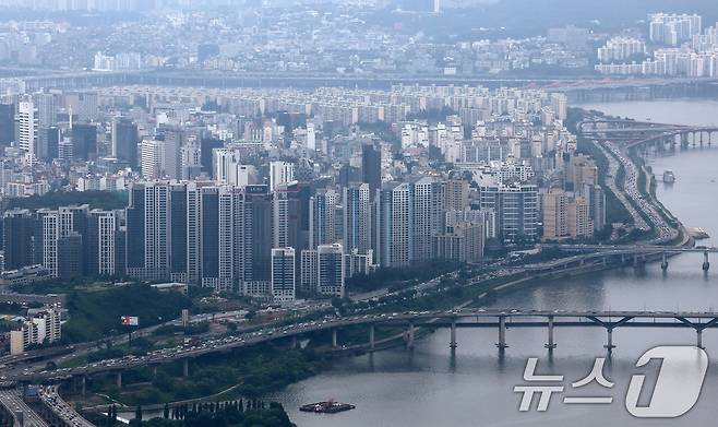 서울 송파구 서울스카이전망대에서 바라본 서울 아파트단지 모습. 뉴스1 ⓒ News1 박세연 기자