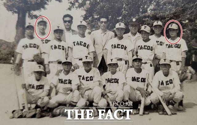 1960년대 대구중 야구부 시절의 박용진(뒷줄 왼쪽 두 번째 원)과 이광환(뒷줄 맨 오른쪽 끝 원)./박용진 소장 사진