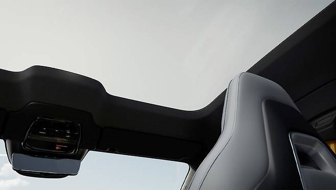 사진 : 폴스타 4 일렉트로크로믹 글래스 루프