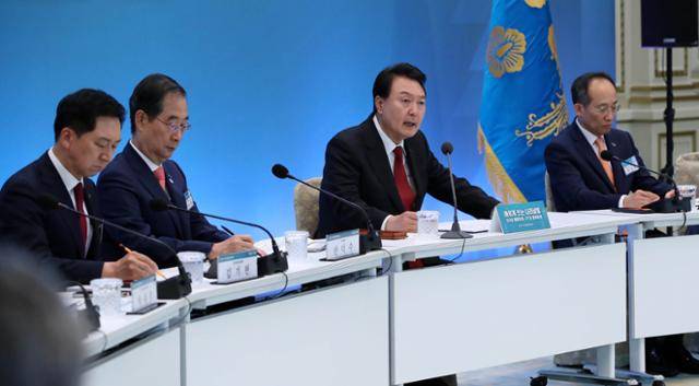 윤석열 전 대통령이 2023년 6월 28일 청와대 영빈관에서 국가재정전략회의를 주재하고 있다. 이날 윤 전 대통령의 R&D(연구개발) 재검토 발언 이후 R&D 예산이 대폭 삭감됐다. 서재훈 기자