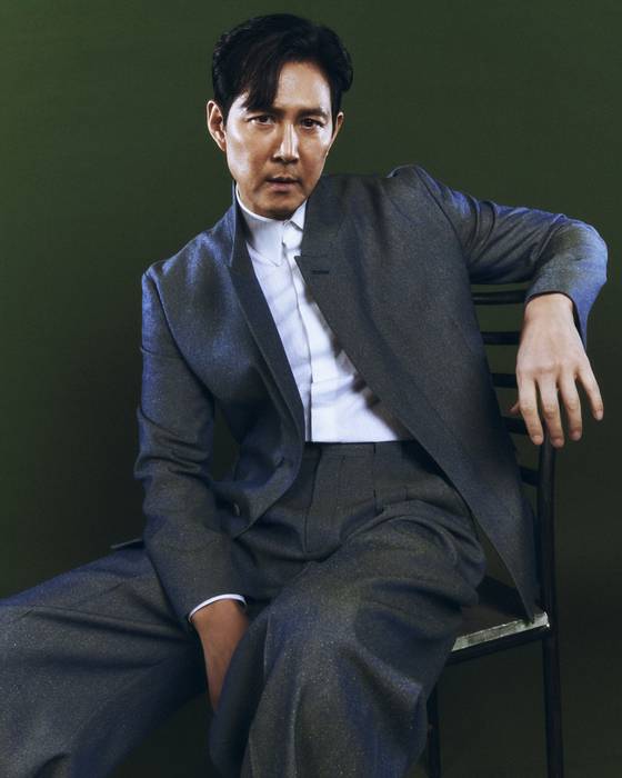 이정재는 '오징어 게임' 시리즈의 메인 주인공 성기훈 역을 맡았다. 시즌1 우승자였던 그는 시즌2~3에선 게임장을 없애겠다는 복수심으로 게임에 재참가한다. 사진 넷플릭스