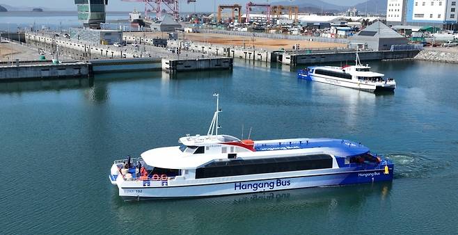 카네비모빌리티가 동력시스템을 제공한 한강수상버스. 사진=서울시·카네비모빌리티 제공
