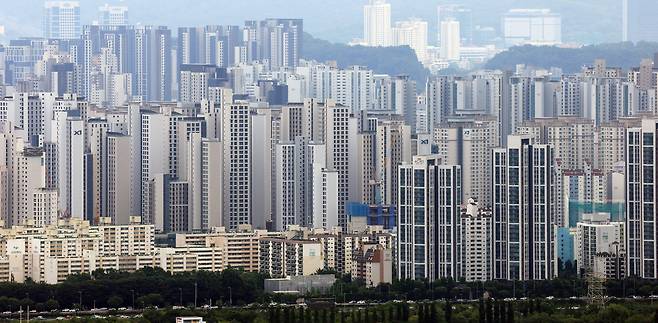 서울 남산 간이전망대에서 바라 본 강남 일대의 고급 아파트 단지. 연합뉴스