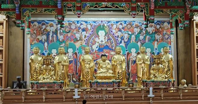 극락전 내부 법당