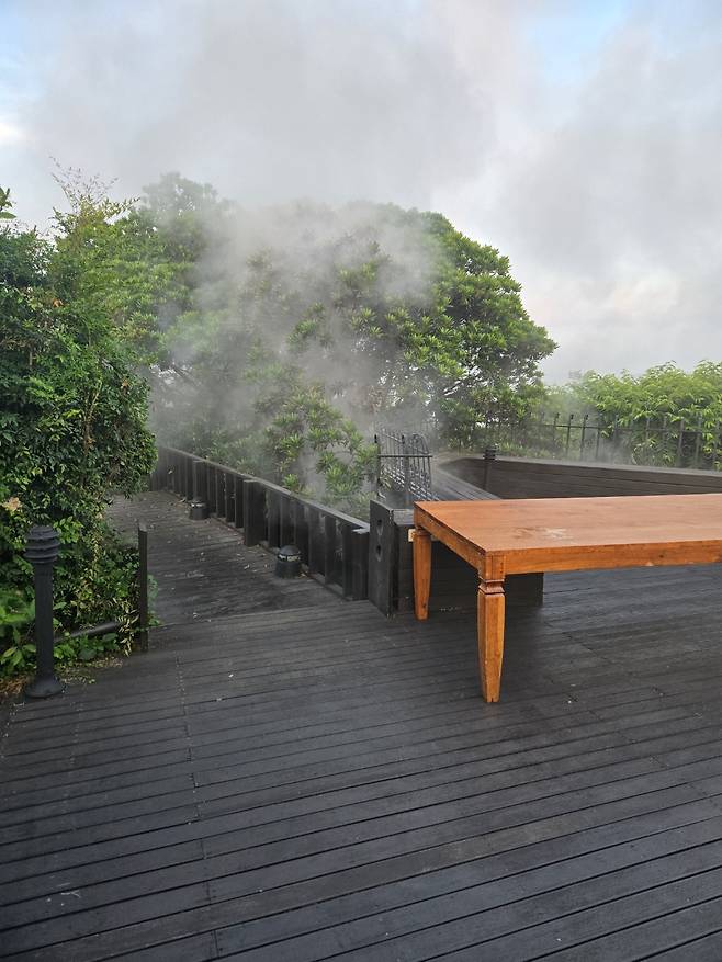 중문관광단지의 한 호텔에서 화재가 발생했다. 사진=시청자 제공.