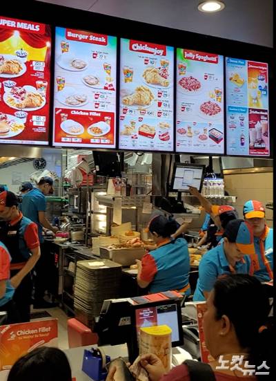 필리핀 마닐라 SM몰 내에 있는 졸리비 매장. 김기용 기자