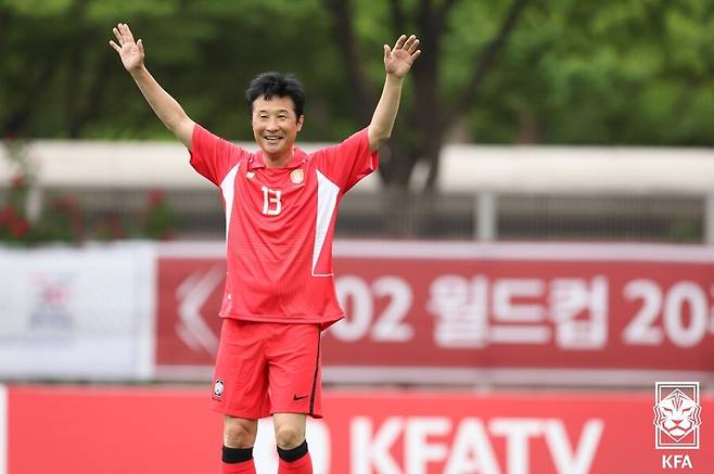▲ 이태석은 아버지 이야기를 피해갈 수 없다. 한국 축구 영광에 한 획을 그었던 이을용을 아버지로 둔 이태석이라 언제나 비교된다. 그래도 아버지의 발자취를 그대로 밟는 것을 목표로 홍명보호 중심으로 도약하길 기대한다. ⓒ 대한축구협회