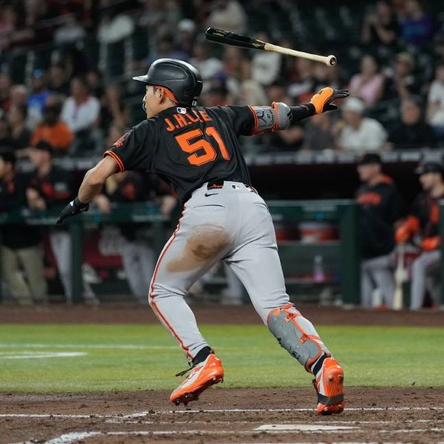 이정후가 3일 애리조나전 안타를 날리고 있다. /사진=샌프란시스코 자이언츠 공식 SNS