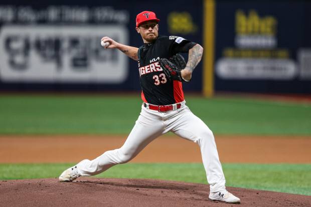 KIA 아담 올러가 팔꿈치 염증으로 추가 등판 없이 전반기를 마감한다. 올스타전에는 윤영철이 대체 선수로 나선다. <KIA 타이거즈 제공>