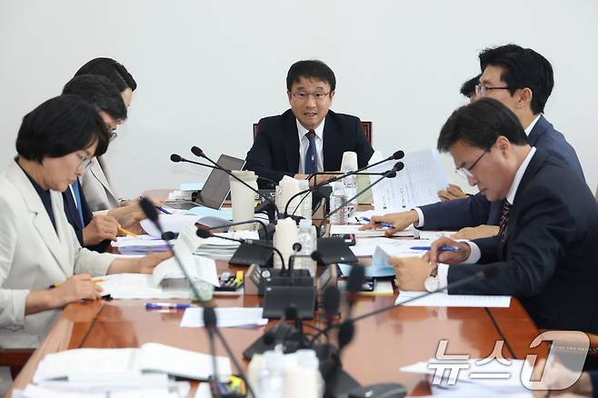 2일 오후 서울 여의도 국회에서 열린 예산결산특별위원회 제1차 2025년도 제2회 추가경정예산안 등 조정소위원회에서 한병도 위원장이 발언하고 있다. 2025.7.2/뉴스1 ⓒ News1 이광호 기자