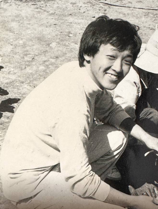 1977년 대학 1학년 야유회에서. 김명인 제공