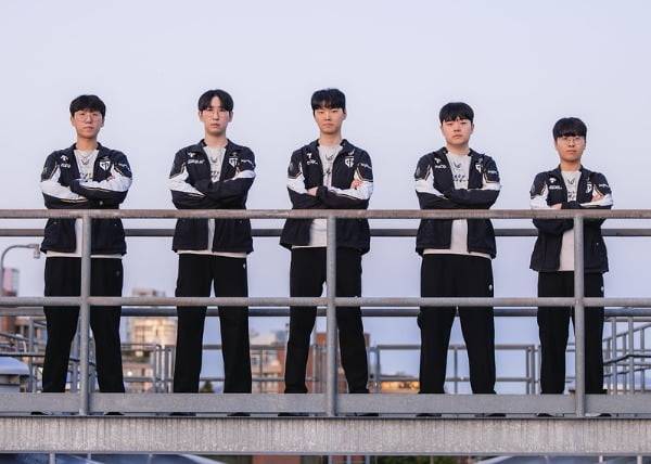 젠지 e스포츠 선수단의 모습. 왼쪽부터 '룰러' 박재혁, '듀로' 주민규, '쵸비' 정지훈, '캐니언' 김건부, '기인' 김기인 (라이엇게임즈 제공)