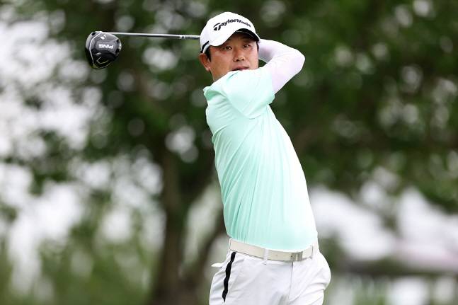 김영우가 드라이버 티샷을 날리고 있다. /사진=KPGA 제공