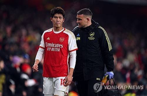 영국 공영방송 BBC는 4일(한국시간) 일본 수비수 도미야스 다케히로가 아스널과 상호 계약 해지에 합의해 구단을 떠날 예정이라고 보도했다. 2021년부터 아스널에서 뛴 도미야스는 부상이 잦았고 지난 시즌 무릎 부상으로 인해 6분만 뛰었다. 도미야스와의 계약은 2026년 6월에 만료될 예정이었으나 아스널은 이번 여름 도미야스와 결별하기로 결정했다. 연합뉴스