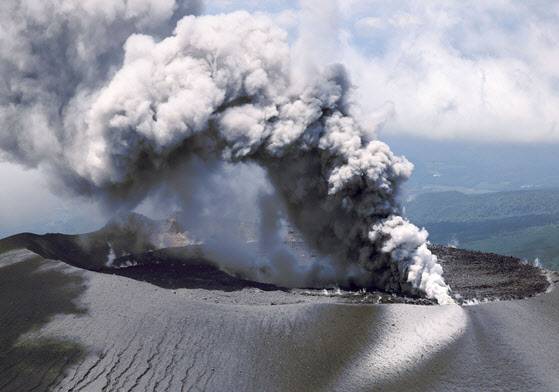 지난달 28일 신모에다케 화산 분화 모습. (사진=연합뉴스)