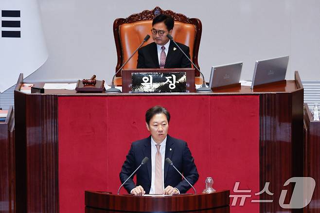 박수민 국민의힘 의원이 4일 오후 서울 여의도 국회에서 열린 제426회국회(임시회) 제5차 본회의에서 2025년도 제2회 추가경정예산안 반대 토론을 하고 있다. 2025.7.4/뉴스1 ⓒ News1 안은나 기자