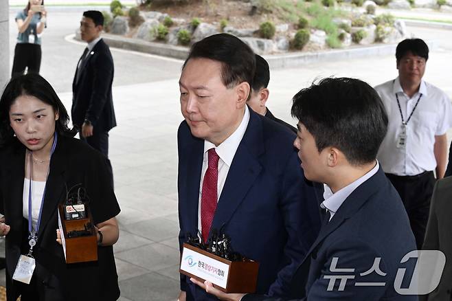 윤석열 전 대통령이 5일 오전 서초구 서울고등검찰청에 마련된 내란특검에서 2차 대면조사를 받기 위해 출석하고 있다. (공동취재) 2025.7.5/뉴스1 ⓒ News1 구윤성 기자