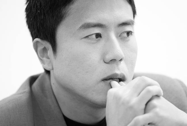 ▲축구 분석과 경기 분석을 메인 콘텐츠로 하는 90만 구독자 유튜브 김진짜 Real KIM의 김진짜(본명 김찬희). 첫 에세이 ‘진짜의 마인드’는 출간 즉시 베스트셀러가 됐다./사진=김흥구