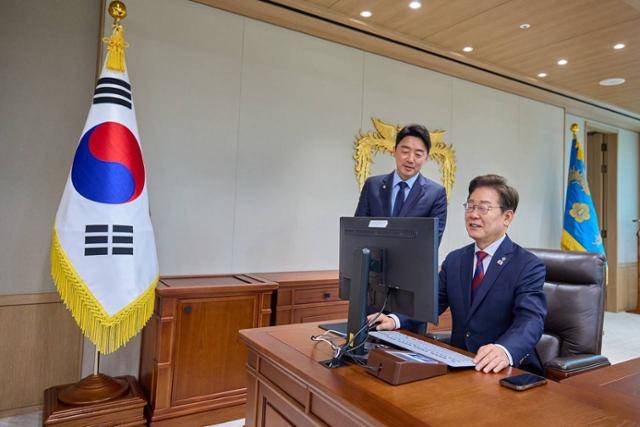 이재명 대통령과 강훈식 대통령 비서실장. 강 비서실장 페이스북