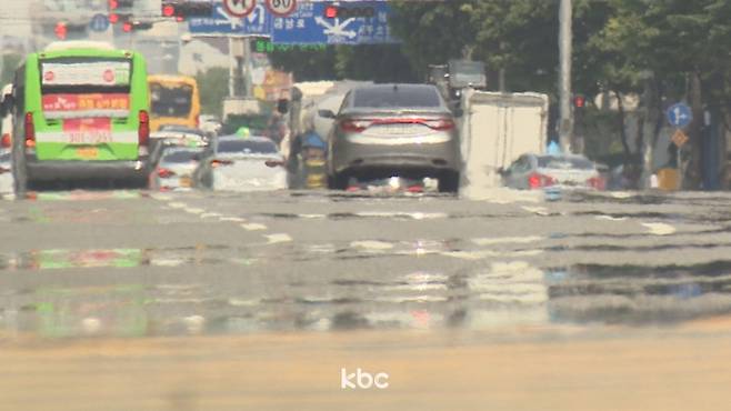 ▲5일, 전국 체감온도 35도 안팎의 무더위