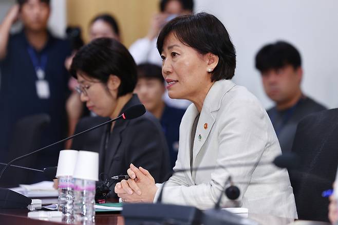 송미령 농림축산식품부 장관이 6월 27일 국회에서 열린 더불어민주당 농림축산식품해양수산위원회 위원들과의 정책간담회에서 발언하고 있다. 연합뉴스