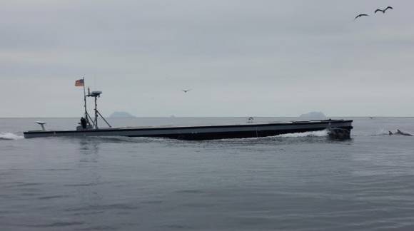 인도-태평양 지역에서 장거리 군수지원을 위해 레이도스가 개발한 씨 스펙터 무인반잠수정. 출처=레이도스