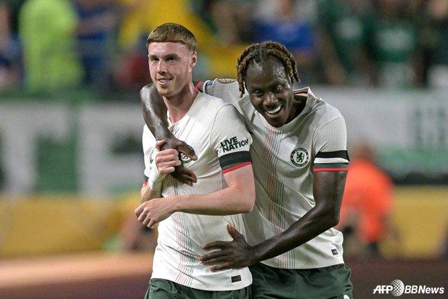 콜 파머(왼쪽)가 5일 오전 10시(한국시간) 미국 펜실베니아주 필라델피아의 링컨 파이낸셜 필드에서 열린 2025 국제축구연맹(FIFA) 클럽월드컵 8강에서 파우메이라스를 상대로 선제골 넣고 기뻐하고 있다. /AFPBBNews=뉴스1