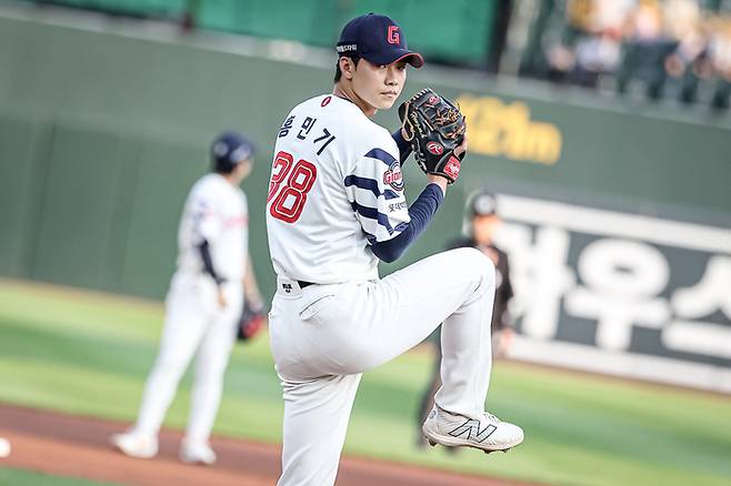 홍민기가 투구에 임하고 있다. 사진 | 롯데 자이언츠