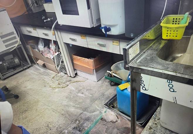 2일 오전 10시 22분 충남대학교 산학연교육연구관에서 폭발이 발생해 20대 1명이 화상을 입었다. /대전소방본부