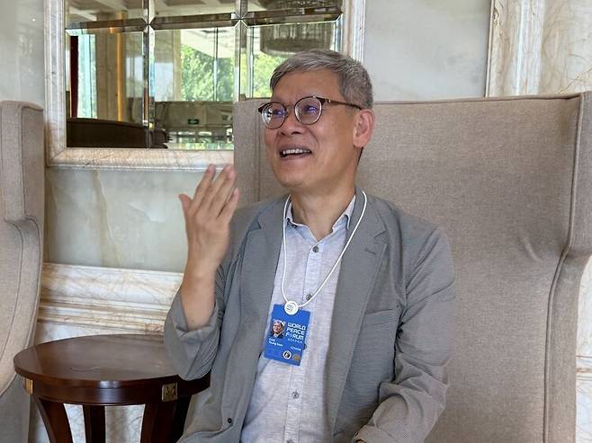 4일 중국 베이징에서 한겨레와 인터뷰를 하고 있는 조영남 서울대 국제대학원 교수. 베이징/이정연 특파원