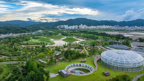 두 차례 국제정원박람회를 치른 후 또 한 번 변신을 시도 중인 전남 순천만국가정원. 사진 순천시