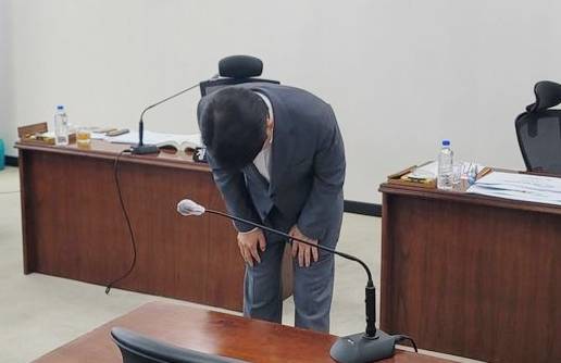 정재목 구의원이 음주운전 방조 논란과 관련해 공개 사과하고 있다. 뉴시스