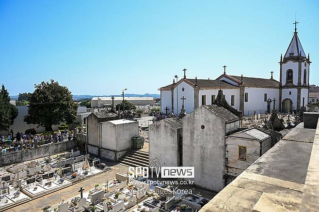 ▲ 포르투갈 축구협회도 깊은 애도를 표했다. 협회는 “디오구 조타는 단순한 국가대표 선수를 넘어 모두에게 사랑받는 인물이었다. 조타는 명랑한 성격을 가졌고 동료들에게 기쁨을 퍼트렸다. 상대팀 선수들에게도 존중받던 품격 있는 선수였다”고 전했다. 이어 UEFA는 여자 유로 2025 예선에서 포르투갈-스페인 경기 전 묵념을 요청했다.