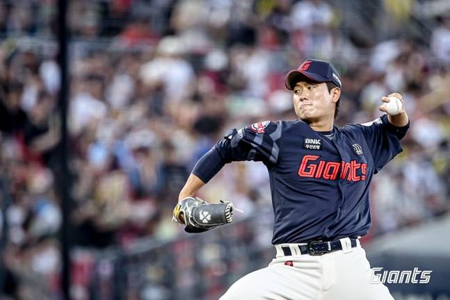 롯데 정현수가 5일 광주 KIA전에서 투구하고 있다. /사진=롯데 자이언츠 제공