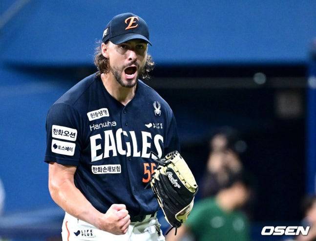 한화 선발 라이언 와이스가 6일 고척 키움전에서 포효하고 있다.