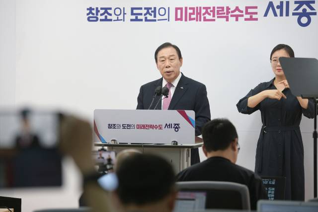▲ⓒ최민호 시장은 7일 시청 정음실에서 기자회견을 열고, 해수부 부산 이전과 관련해 제기된 사회적 논란에 대해 대통령의 직접 응답 혹은 정부 책임자의 대리를 통한 공식적인 답변을 요청했다. 세종시 제공