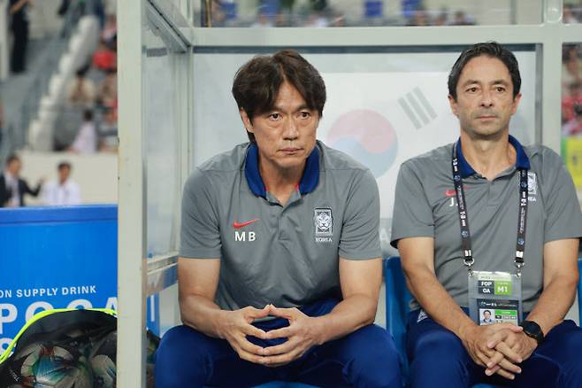 7일 경기도 용인미르스타디움에서 열린 2025년 동아시아축구연맹(EAFF) E-1 챔피언십(동아시안컵) 남자부 한국과 중국의 경기. 한국 홍명보 감독이 경기 시작을 기다리고 있다. 사진=연합뉴스