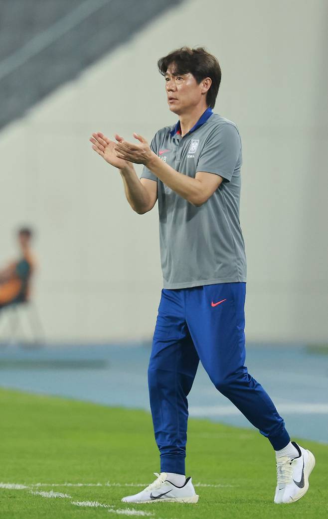 7일 경기도 용인미르스타디움에서 열린 2025 동아시아축구연맹(EAFF) E-1 풋볼 챔피언십(동아시안컵) 1차전 중국과 경기에서 선수들을 독려하는 홍명보 감독