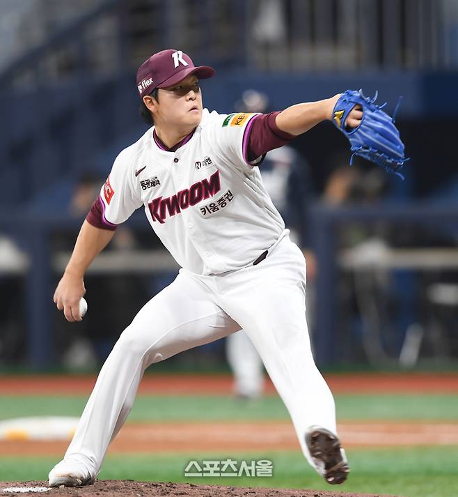 키움 투수 박주성이 서울 고척스카이돔에서 열린 2025 KBO리그 두산전에서 역투하고 있다. 고척 | 최승섭기자 thunder@sportsseoul.com